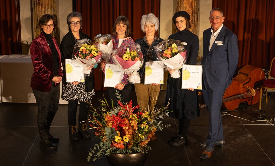 v.l.n.r. Marianne Schnarwiler, Geschäftsführerin AKS, Ursi Wildisen, Geschäftsführerin Frauenzentrale Luzern, Manuela Keiser, Präsidentin planC, Eva Waser, Leitung Betreuung Fluckmättli, Ana Matijašević, Co-Leiterin aha Festival, Peter Kasper, Stiftungsratspräsident AKS